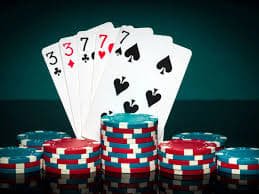 Tampilan permainan Live Casino dan Sports Betting yang sesuai syarat dan ketentuan